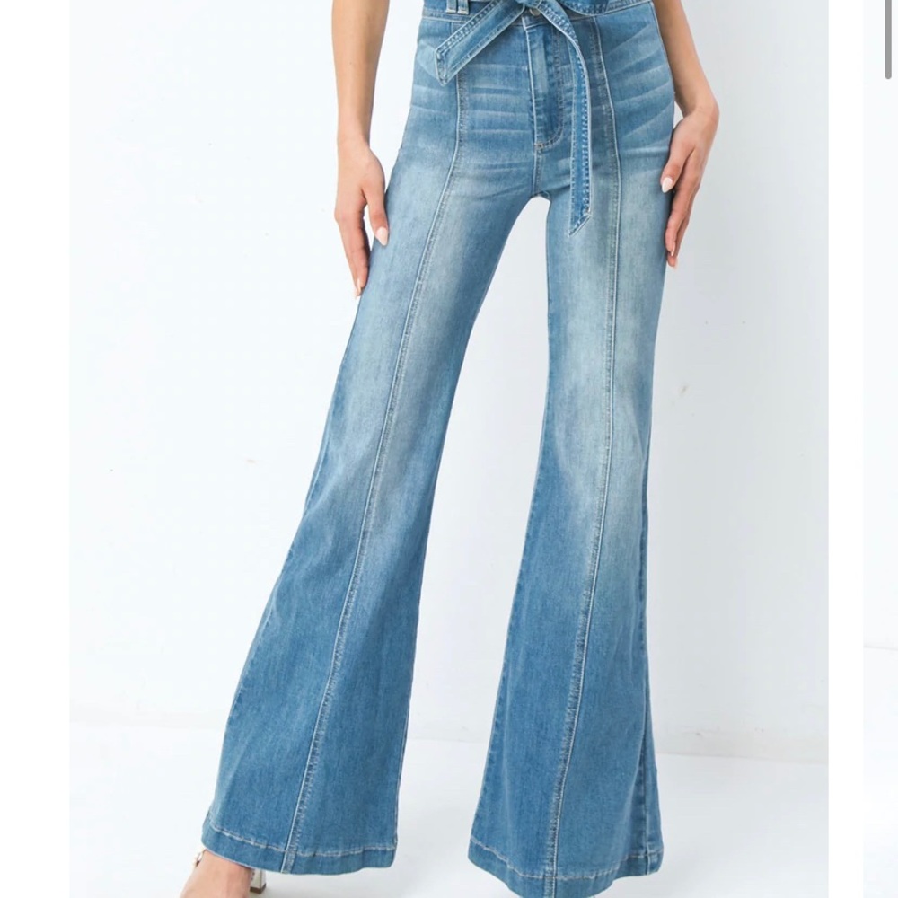 FLYING TOMATO WOMEN'S DENIM TIE FRONT FLARE JEANS